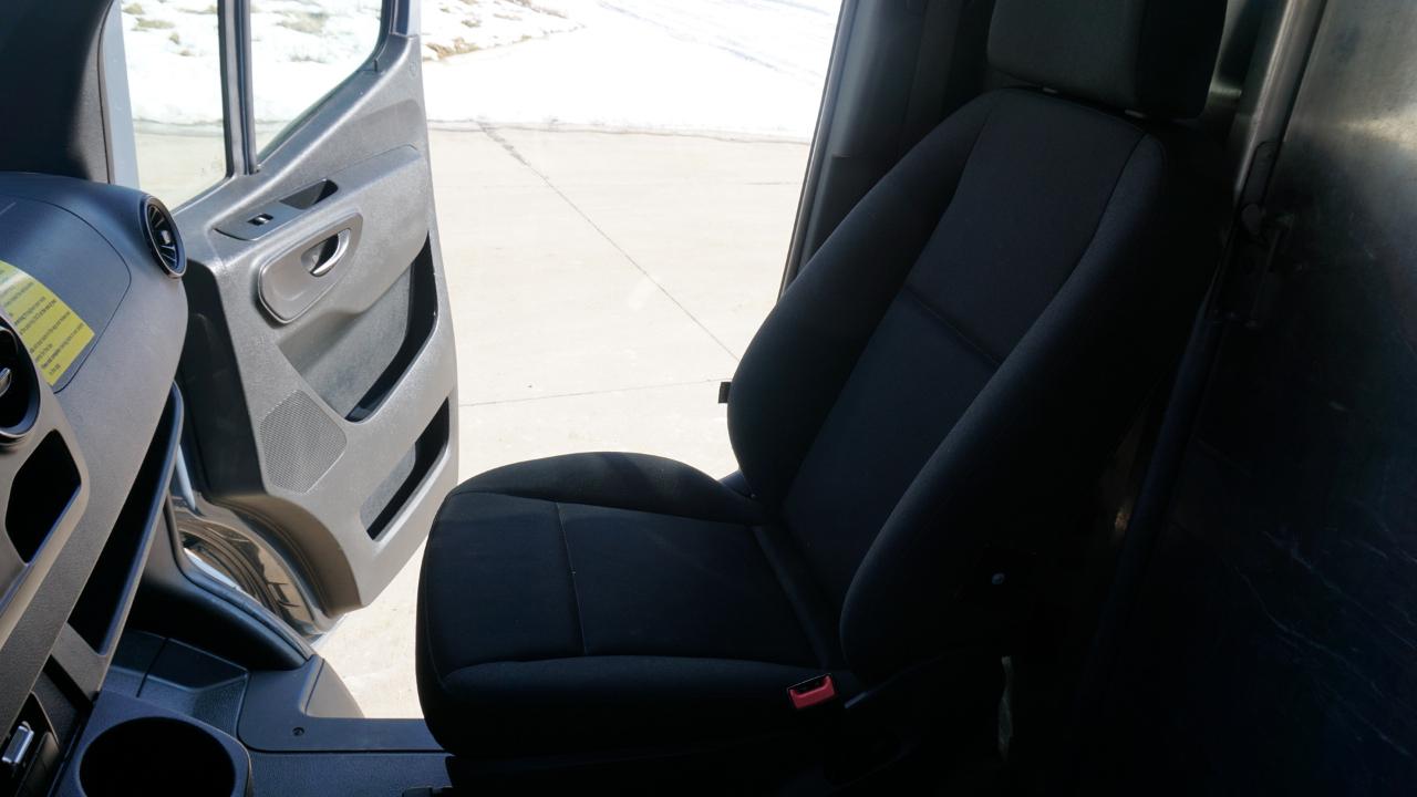 Mercedes-Benz Sprinter Van 2500 Standard Roof V6 144" RWD 2019