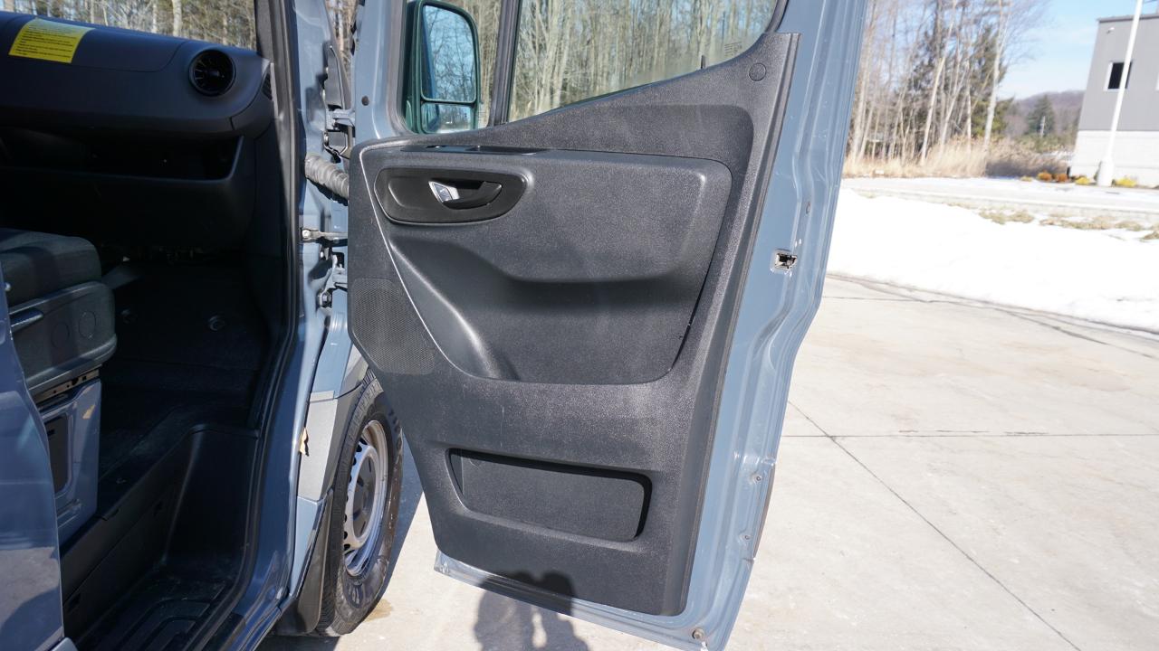 Mercedes-Benz Sprinter Van 2500 Standard Roof V6 144" RWD 2019