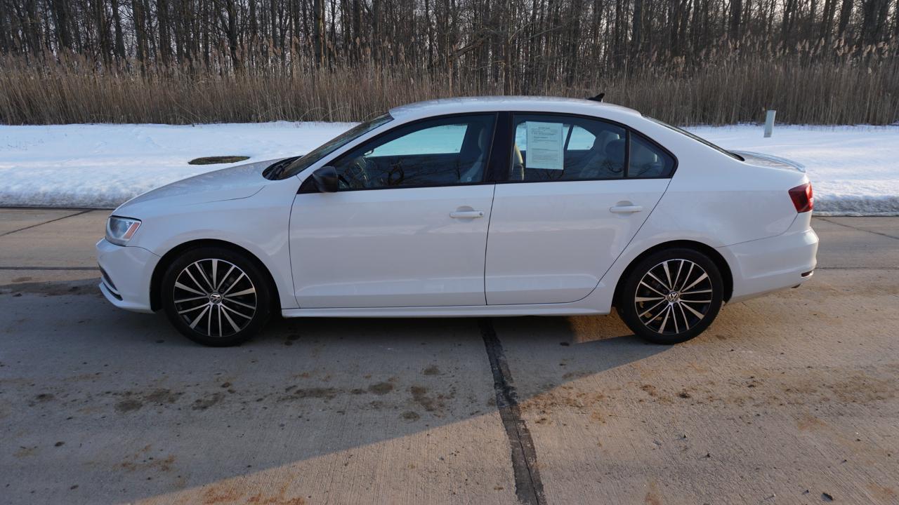 Volkswagen Jetta Sedan 4dr Auto 1.8T Sport PZEV 2016