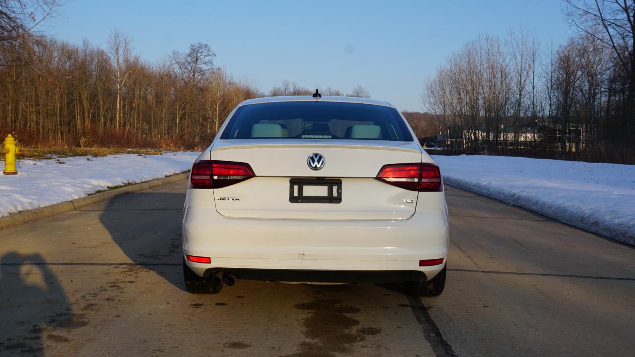 Volkswagen Jetta Sedan 4dr Auto 1.8T Sport PZEV 2016