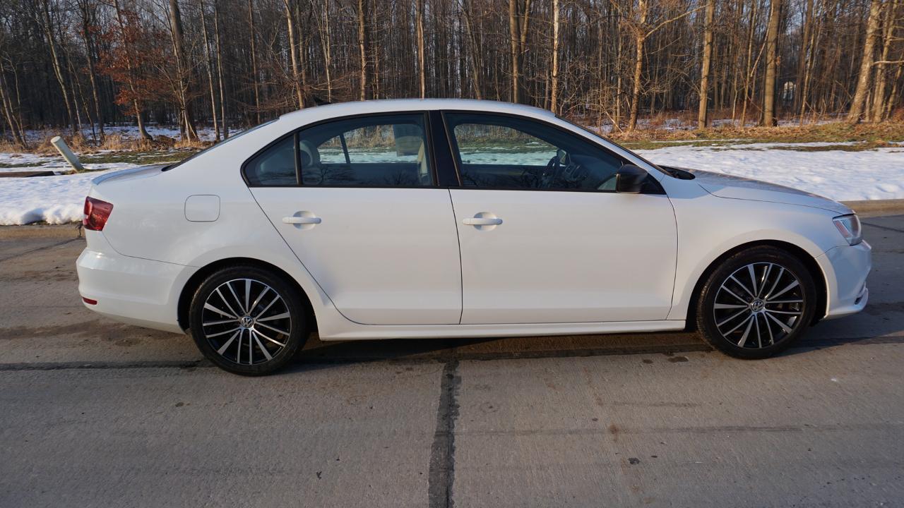 Volkswagen Jetta Sedan 4dr Auto 1.8T Sport PZEV 2016