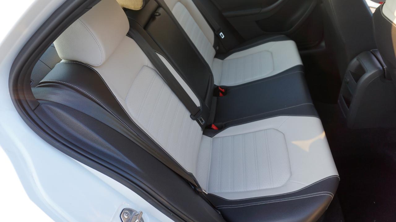 Volkswagen Jetta Sedan 4dr Auto 1.8T Sport PZEV 2016