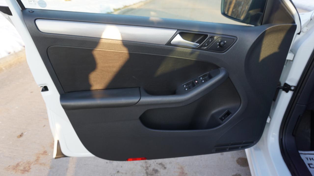 Volkswagen Jetta Sedan 4dr Auto 1.8T Sport PZEV 2016