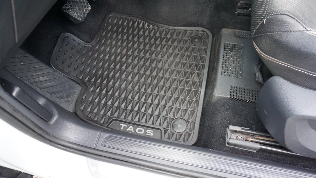 Volkswagen Taos SEL FWD 2022