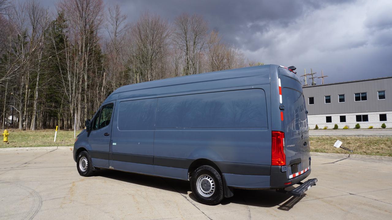 Mercedes-Benz Sprinter Van 2500 High Roof V6 170" RWD 2019