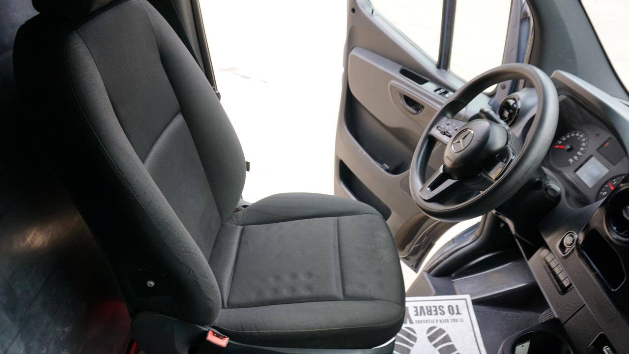 Mercedes-Benz Sprinter Van 2500 High Roof V6 170" RWD 2019
