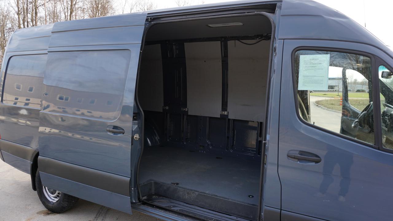 Mercedes-Benz Sprinter Van 2500 High Roof V6 170" RWD 2019