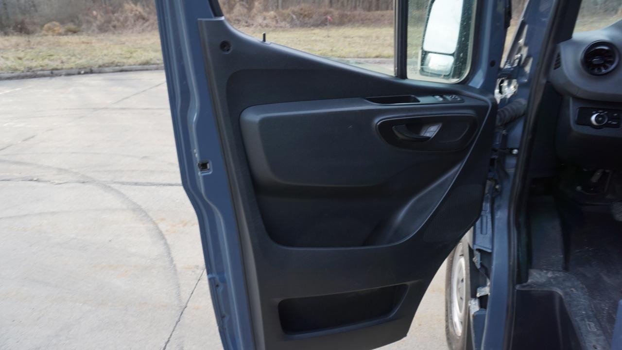 Mercedes-Benz Sprinter Van 2500 High Roof V6 170" RWD 2019