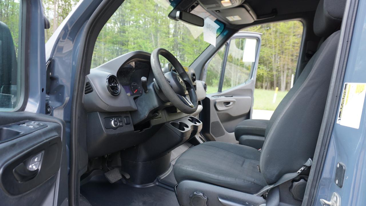 Mercedes-Benz Sprinter Van 2500 High Roof V6 170" RWD 2019