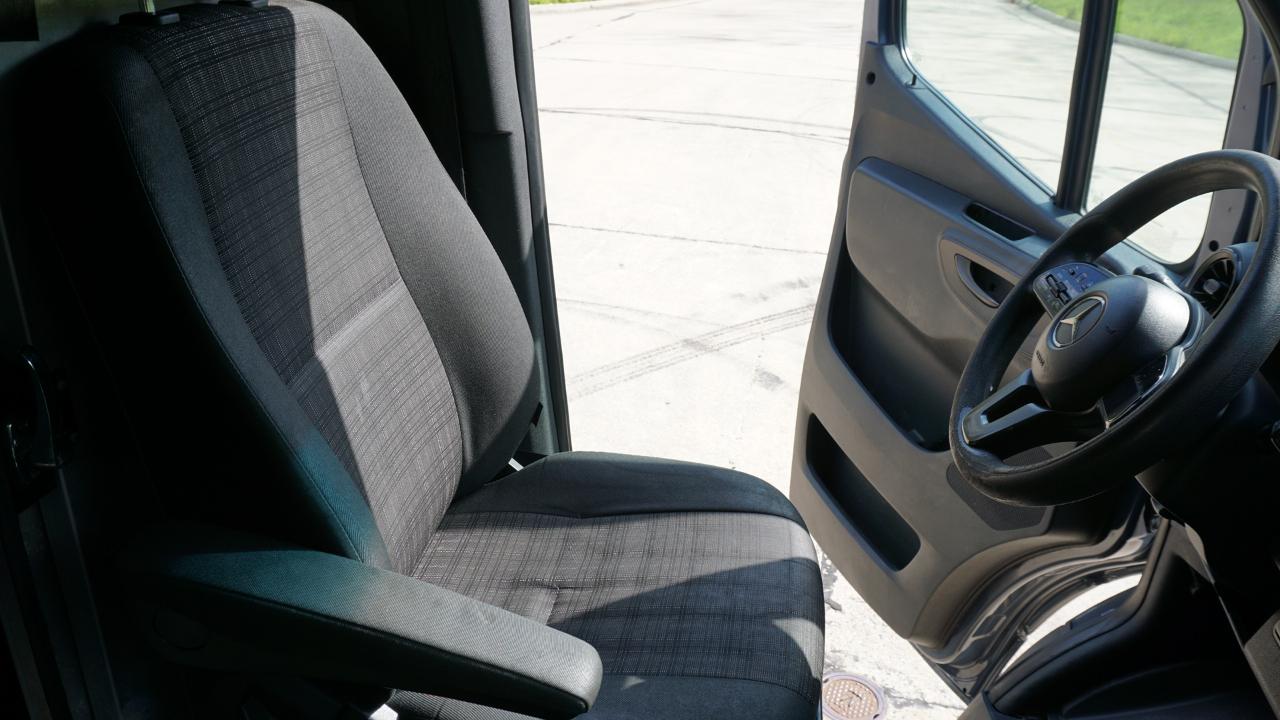 Mercedes-Benz Sprinter Van 2500 High Roof V6 170" RWD 2019