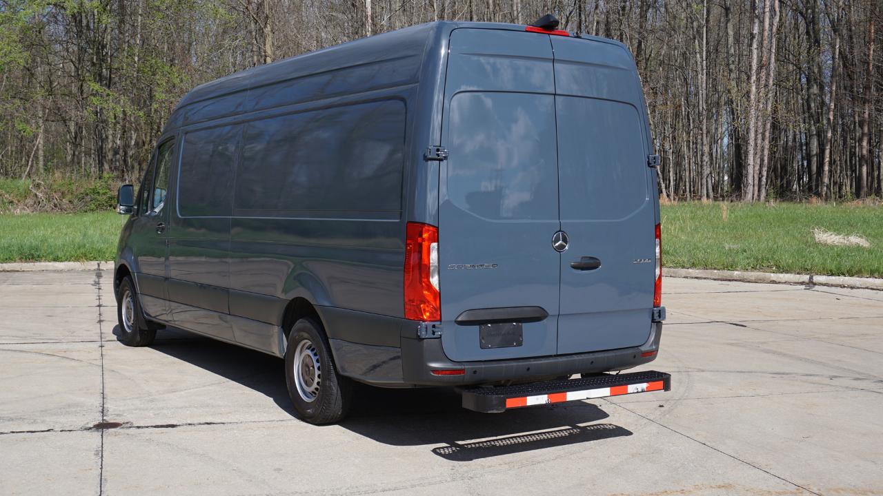 Mercedes-Benz Sprinter Van 2500 High Roof V6 170" RWD 2019