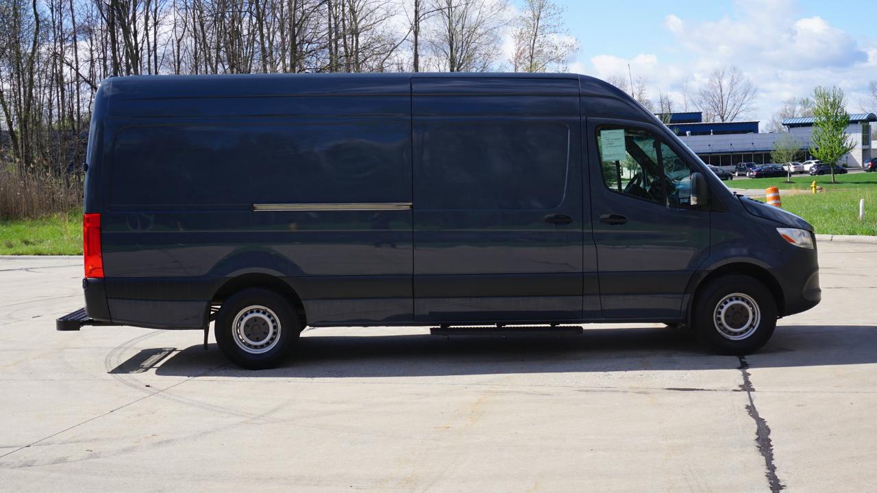 Mercedes-Benz Sprinter Van 2500 High Roof V6 170" RWD 2019