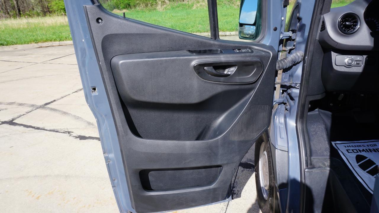 Mercedes-Benz Sprinter Van 2500 High Roof V6 170" RWD 2019