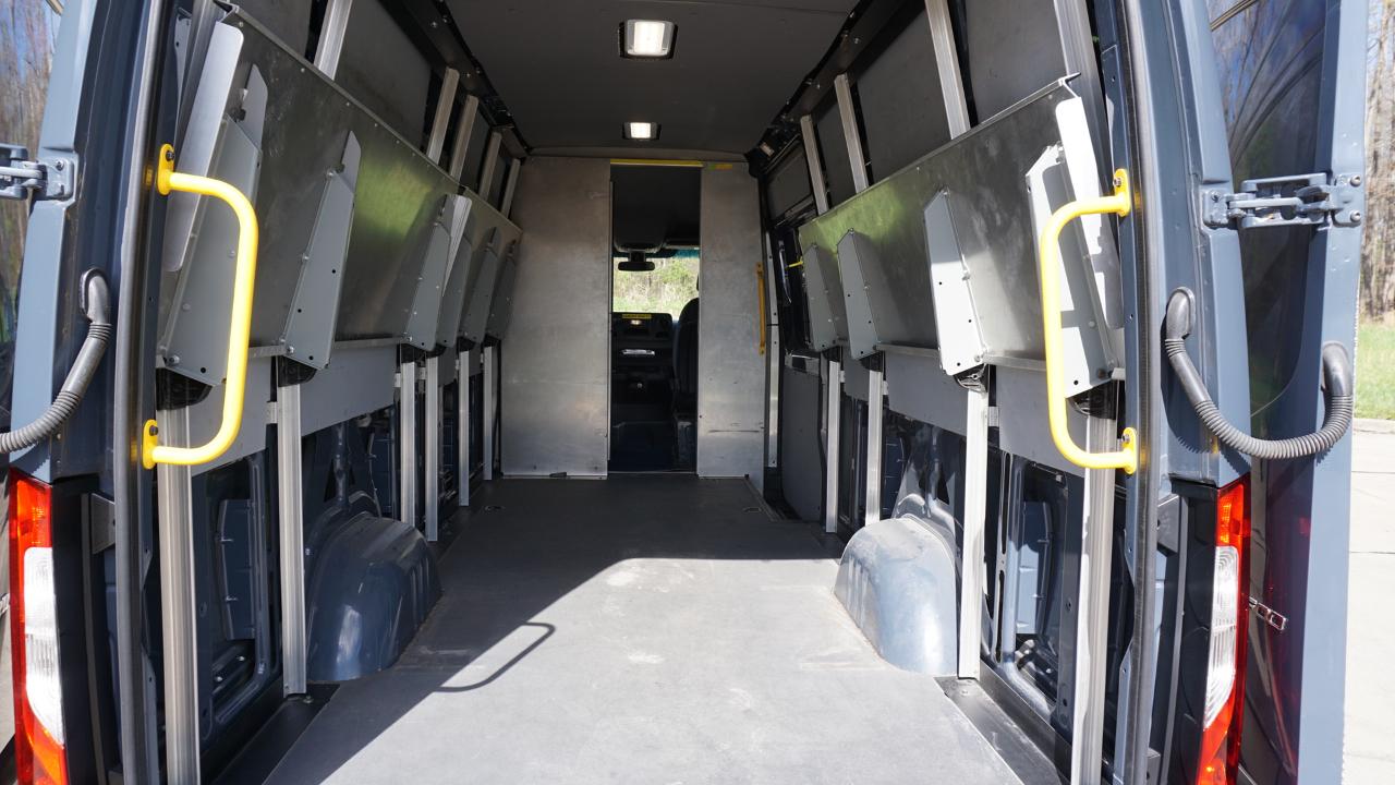 Mercedes-Benz Sprinter Van 2500 High Roof V6 170" RWD 2019