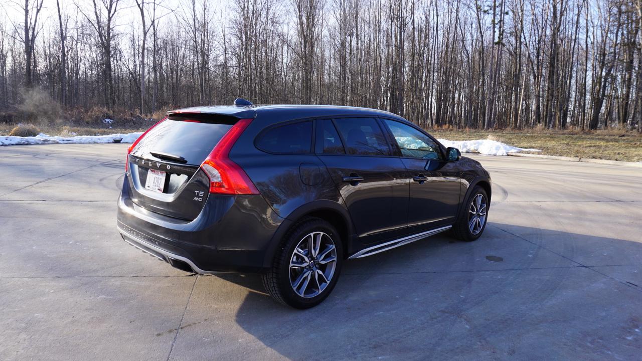 Volvo V60 Cross Country 2015.5 4dr Wgn T5 AWD 2015