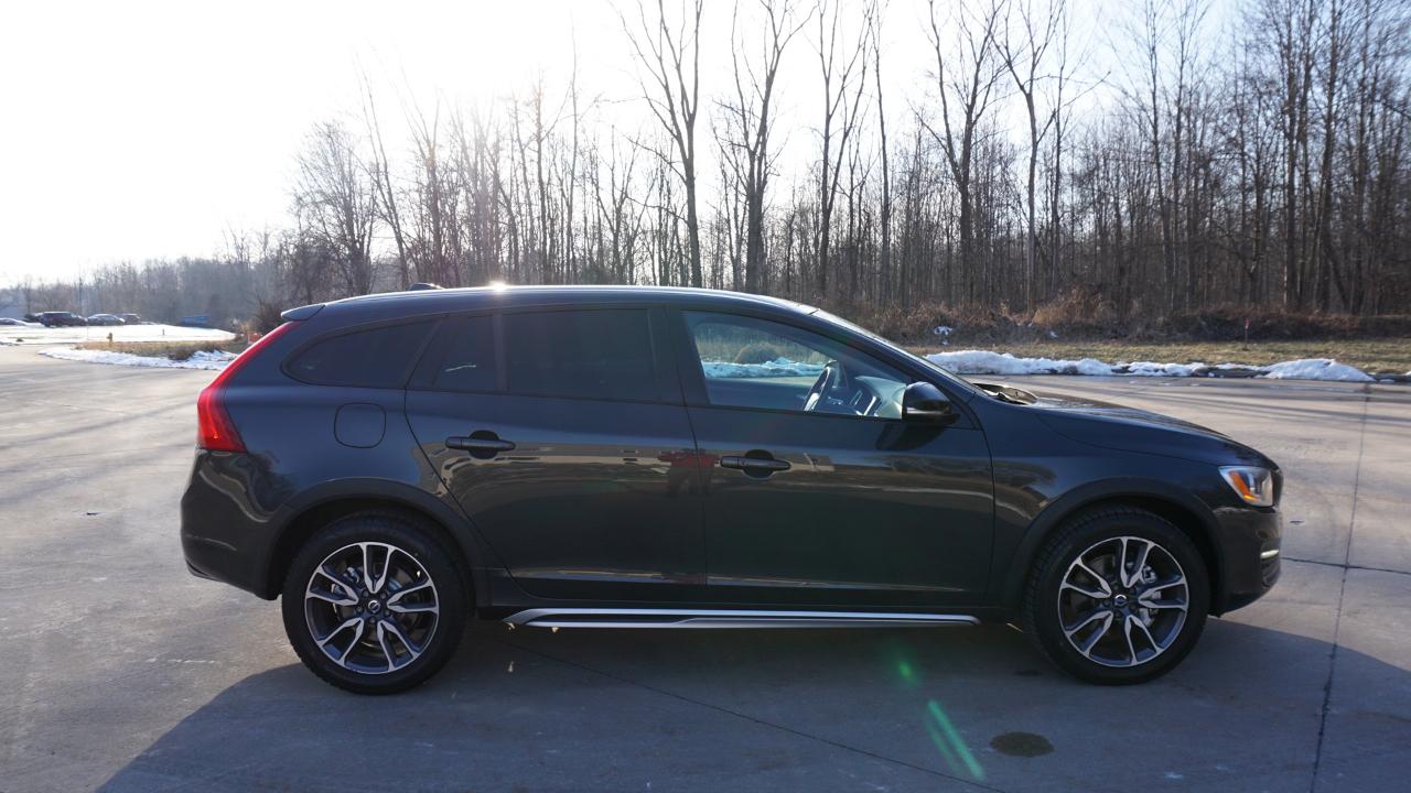 Volvo V60 Cross Country 2015.5 4dr Wgn T5 AWD 2015