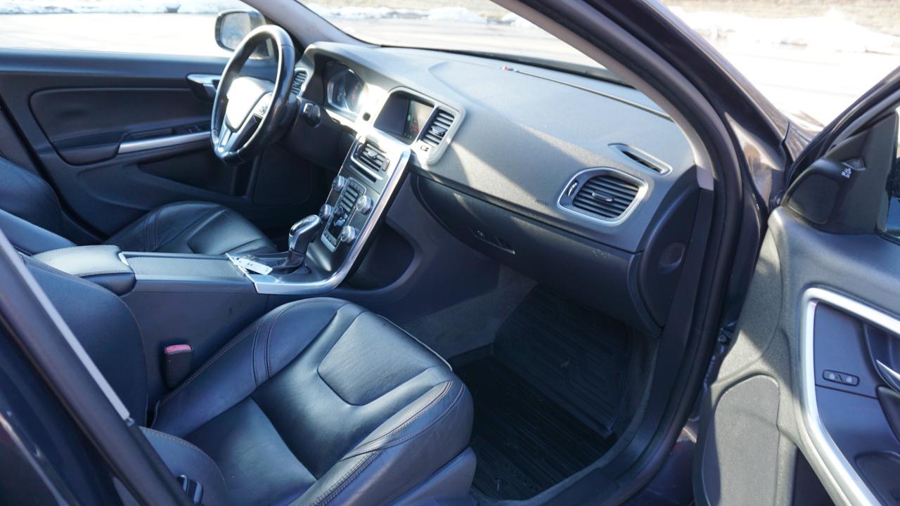 Volvo V60 Cross Country 2015.5 4dr Wgn T5 AWD 2015