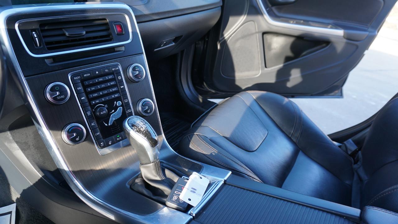 Volvo V60 Cross Country 2015.5 4dr Wgn T5 AWD 2015