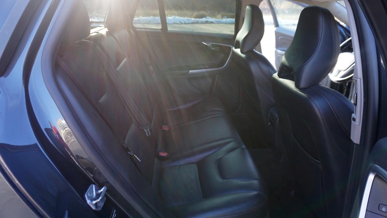 Volvo V60 Cross Country 2015.5 4dr Wgn T5 AWD 2015