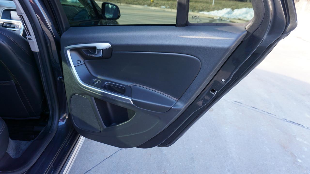 Volvo V60 Cross Country 2015.5 4dr Wgn T5 AWD 2015