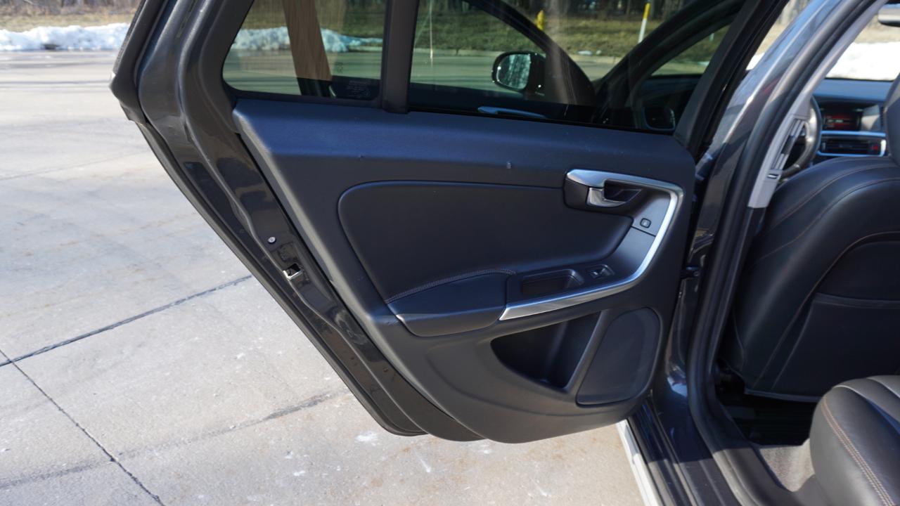 Volvo V60 Cross Country 2015.5 4dr Wgn T5 AWD 2015