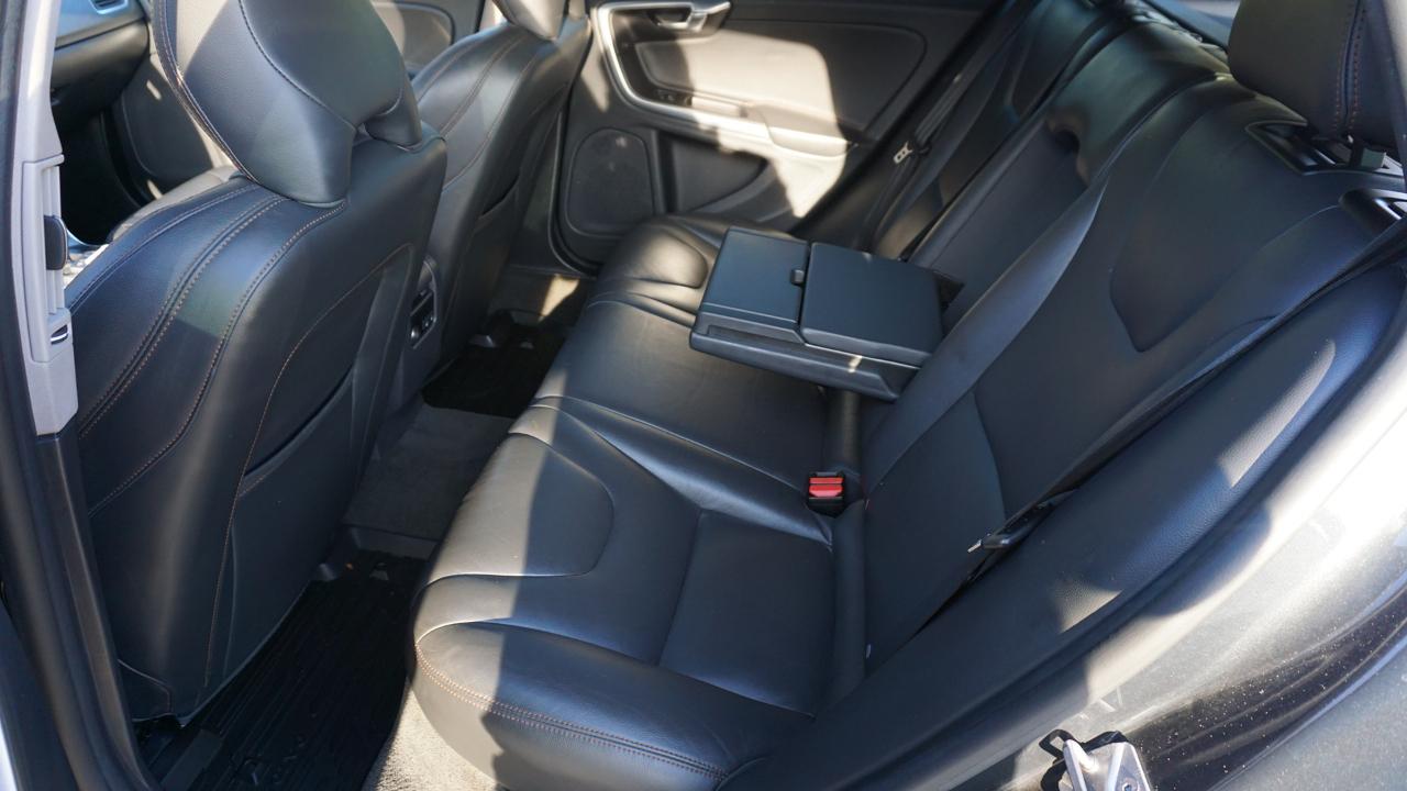 Volvo V60 Cross Country 2015.5 4dr Wgn T5 AWD 2015