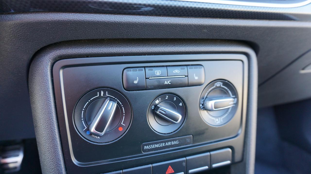 Volkswagen Beetle Convertible 2dr DSG 2.0T PZEV 2013