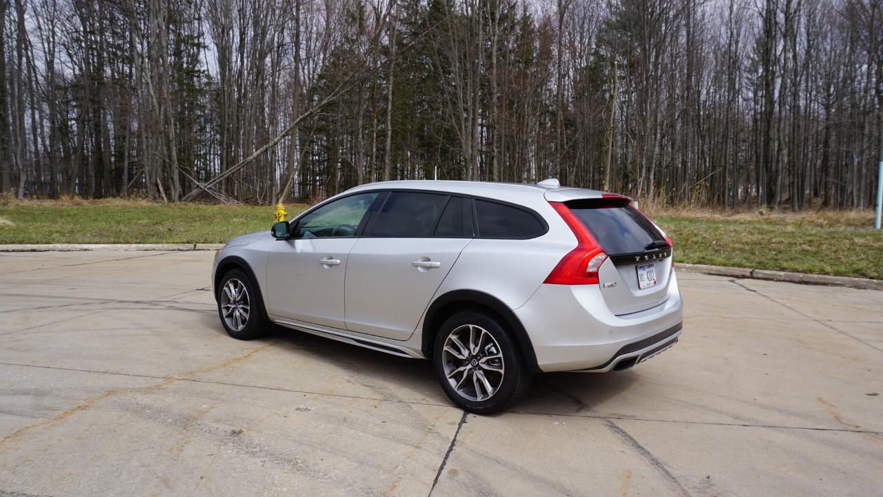 Volvo V60 Cross Country 4dr Wgn T5 AWD 2016