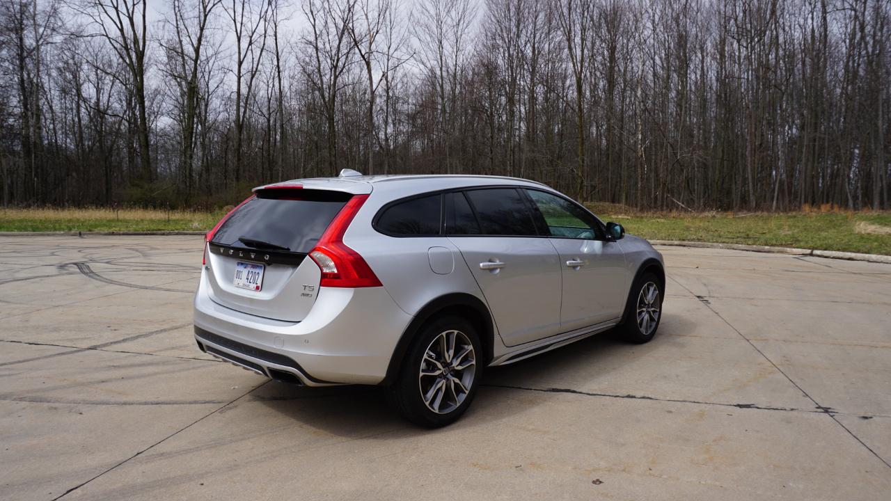 Volvo V60 Cross Country 4dr Wgn T5 AWD 2016