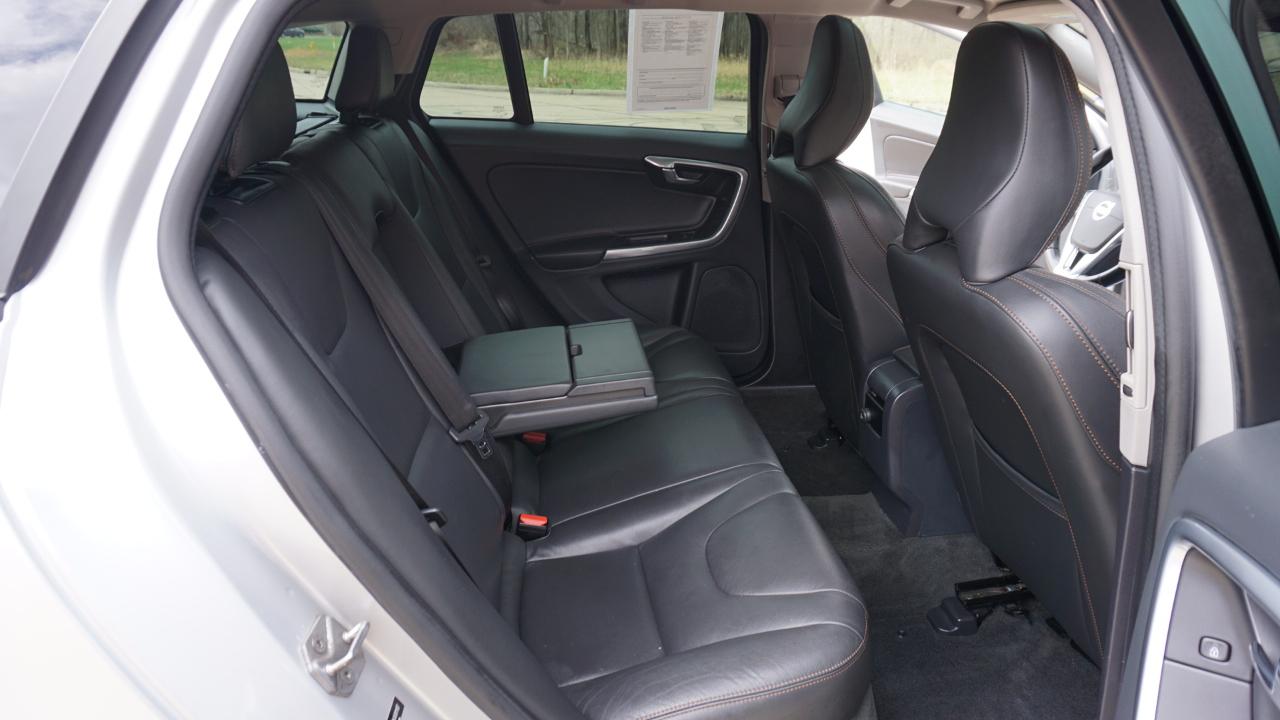 Volvo V60 Cross Country 4dr Wgn T5 AWD 2016