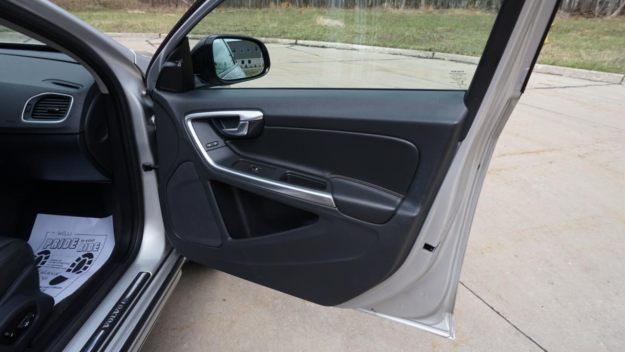 Volvo V60 Cross Country 4dr Wgn T5 AWD 2016