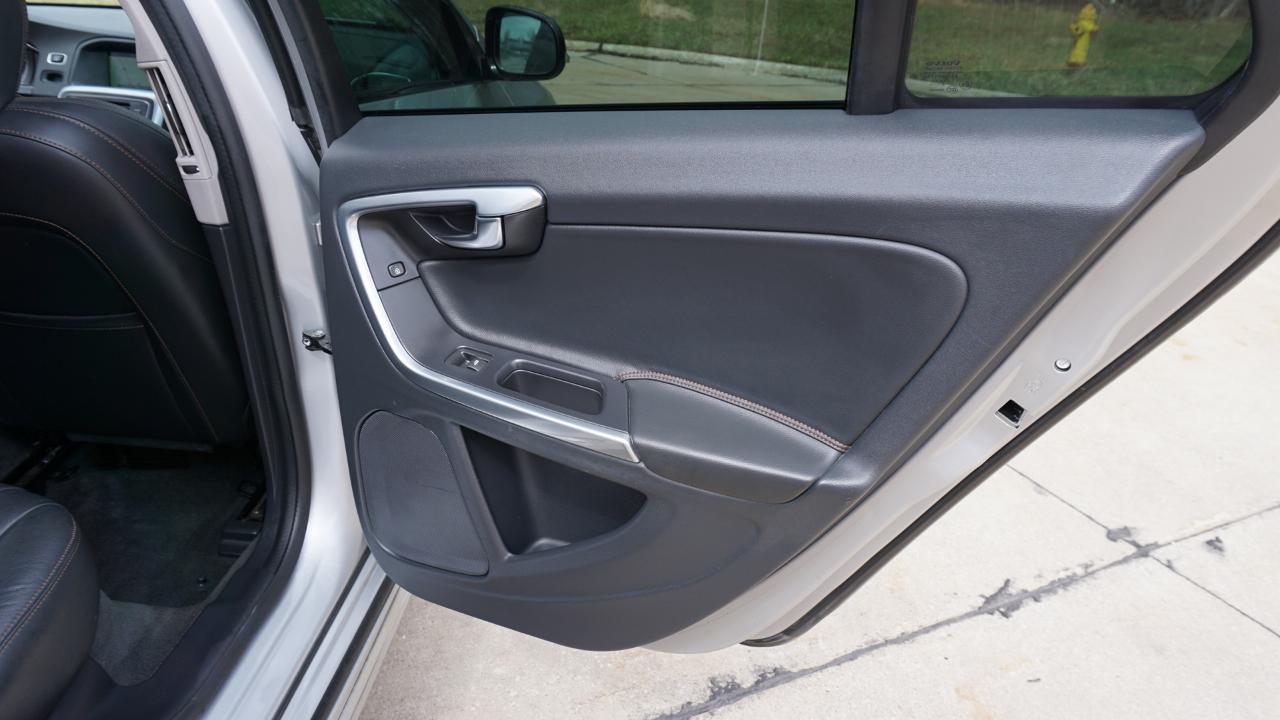 Volvo V60 Cross Country 4dr Wgn T5 AWD 2016