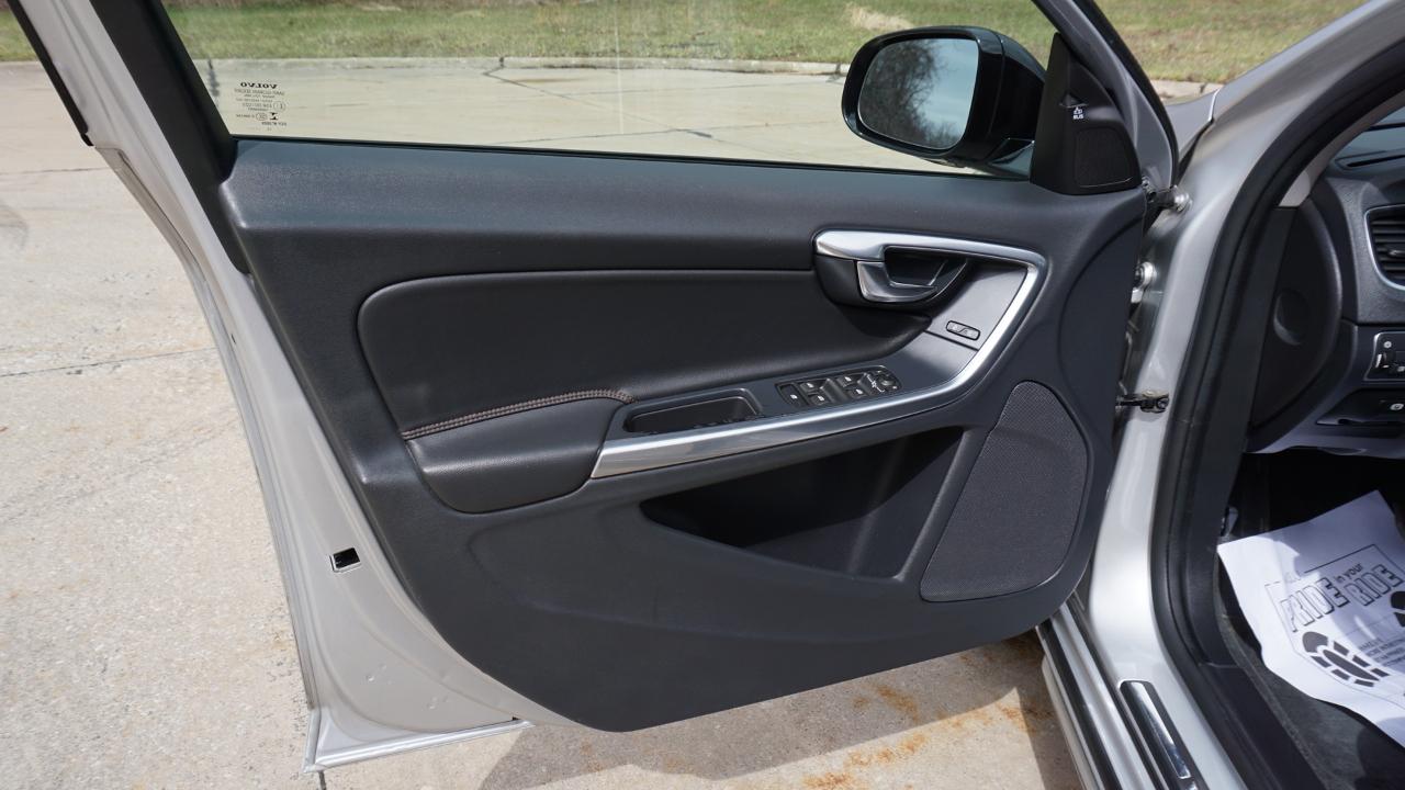 Volvo V60 Cross Country 4dr Wgn T5 AWD 2016