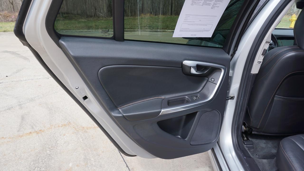 Volvo V60 Cross Country 4dr Wgn T5 AWD 2016