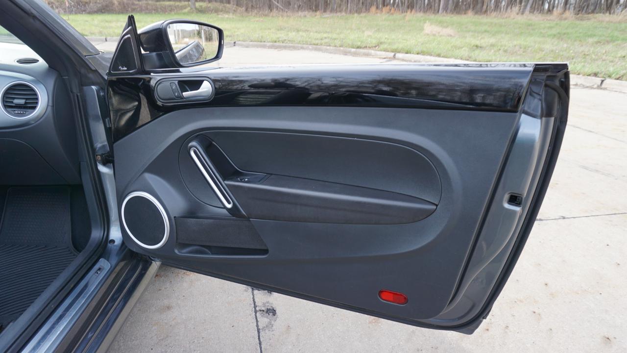 Volkswagen Beetle Convertible 2dr DSG 2.0T R-Line PZEV 2014