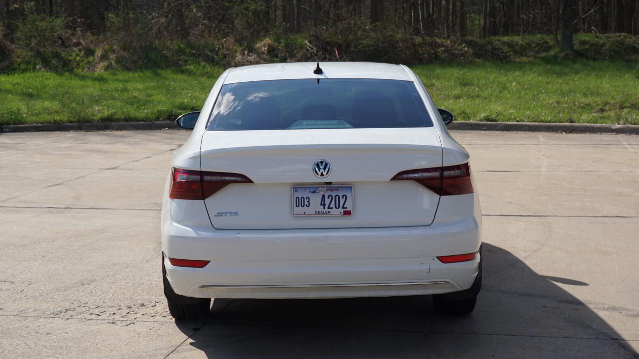 Volkswagen Jetta SE Auto 2021