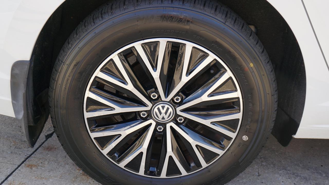 Volkswagen Jetta SE Auto 2021