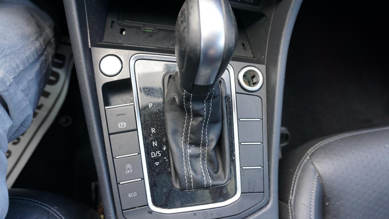 Volkswagen Jetta SE Auto 2021