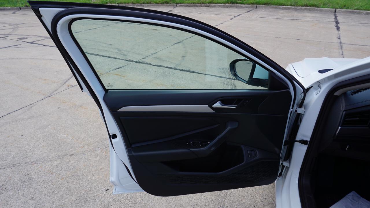 Volkswagen Jetta SE Auto 2021