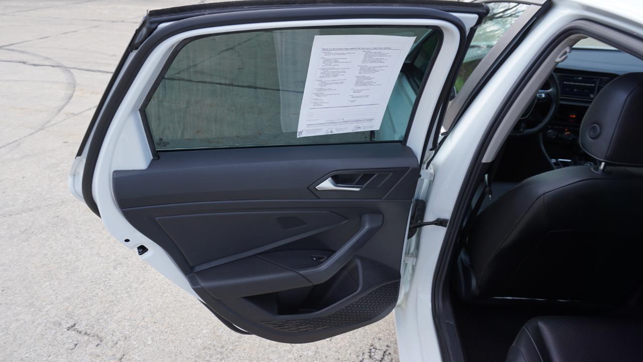 Volkswagen Jetta SE Auto 2021