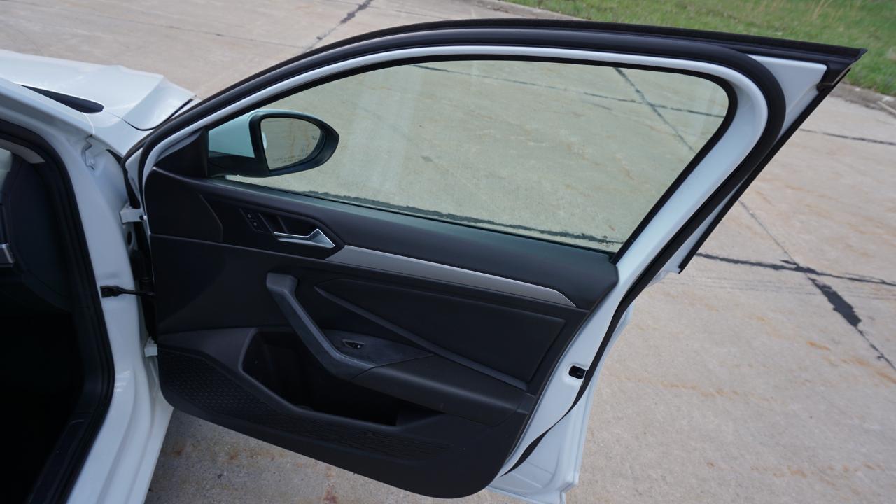 Volkswagen Jetta SE Auto 2021