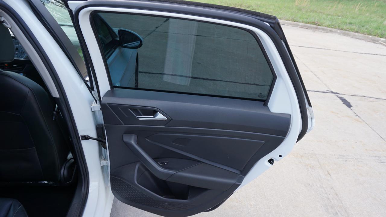 Volkswagen Jetta SE Auto 2021