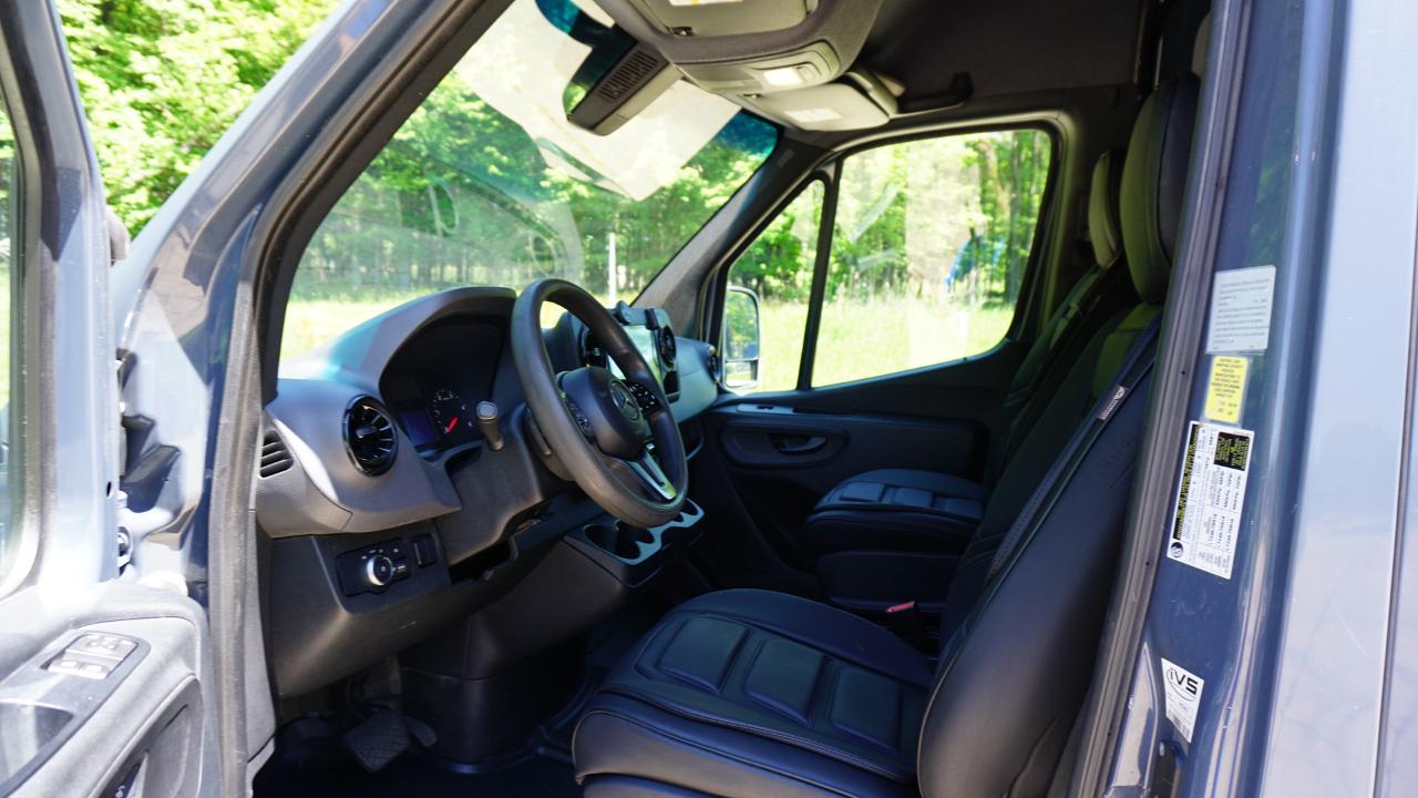 Mercedes-Benz Sprinter Van 2500 High Roof V6 170" RWD 2019