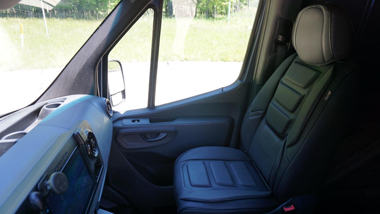 Mercedes-Benz Sprinter Van 2500 High Roof V6 170" RWD 2019