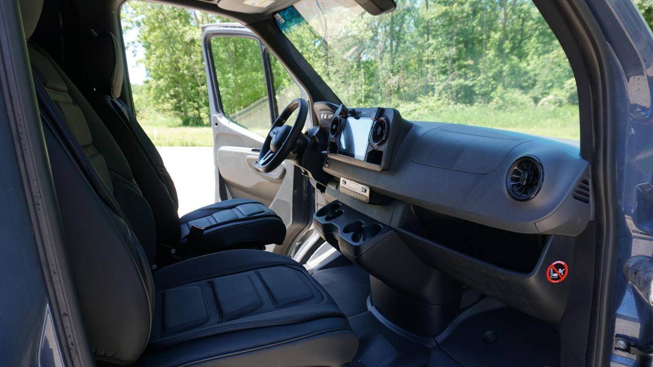 Mercedes-Benz Sprinter Van 2500 High Roof V6 170" RWD 2019