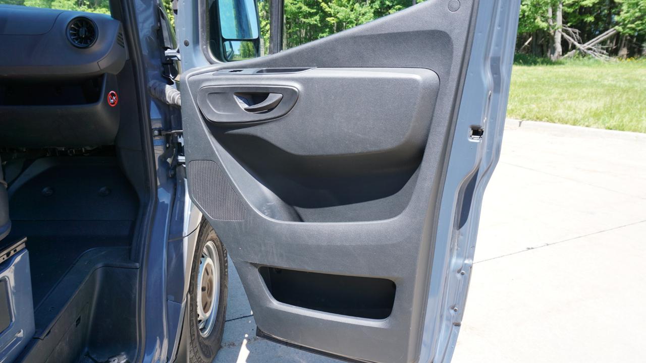 Mercedes-Benz Sprinter Van 2500 High Roof V6 170" RWD 2019