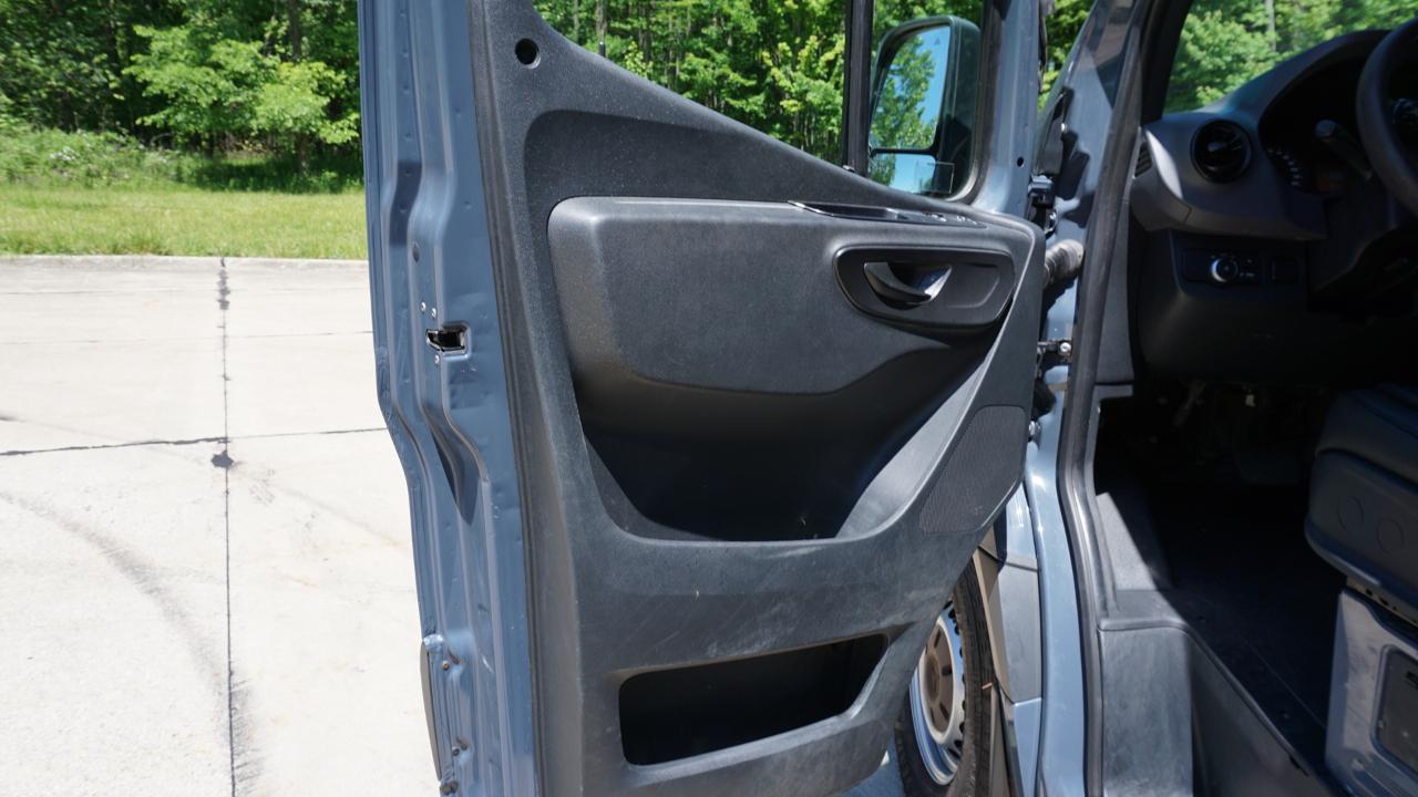Mercedes-Benz Sprinter Van 2500 High Roof V6 170" RWD 2019