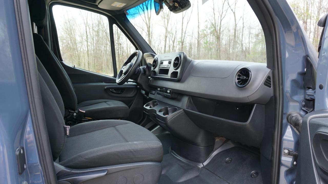 Mercedes-Benz Sprinter Van 2500 High Roof V6 170" RWD 2019