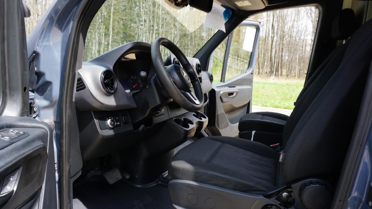 Mercedes-Benz Sprinter Van 2500 High Roof V6 170" RWD 2019