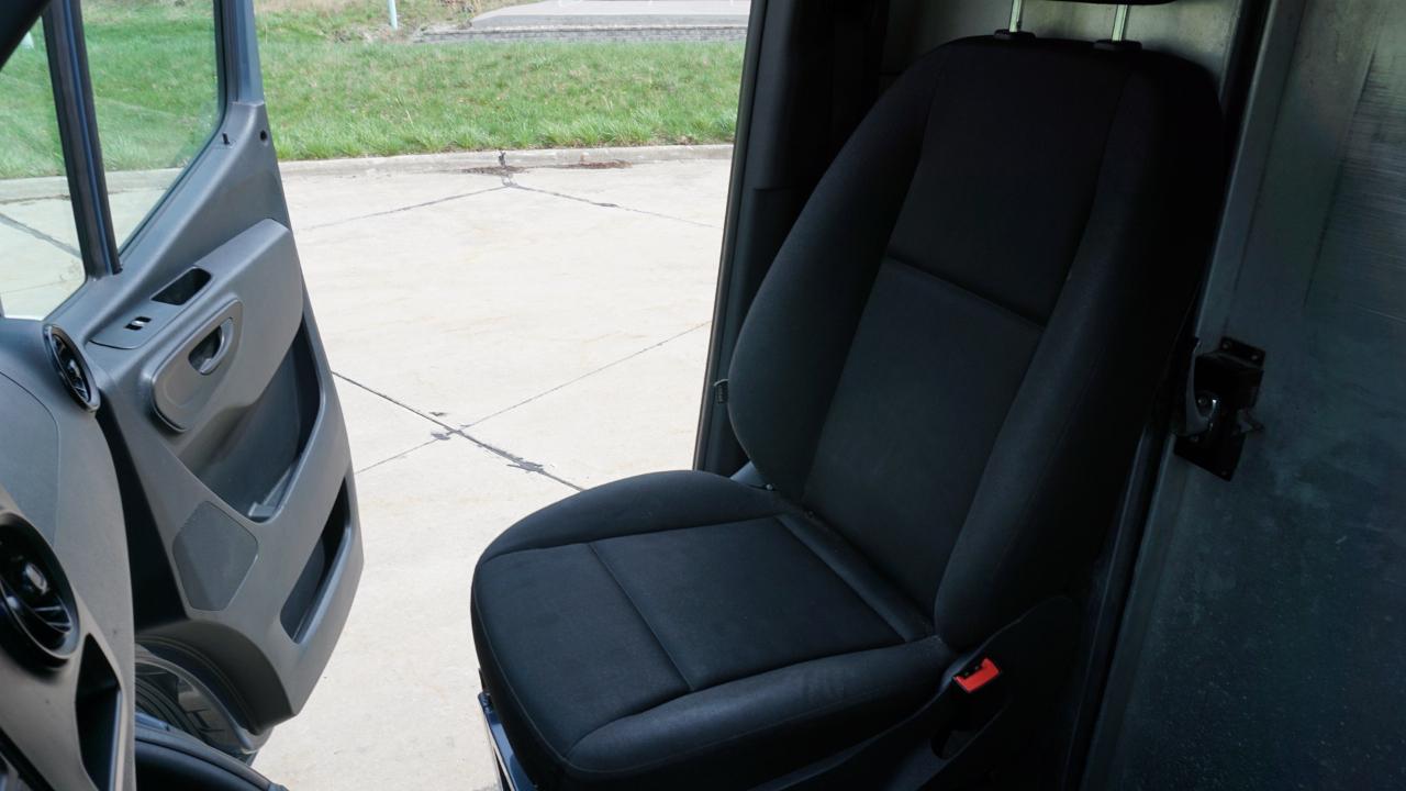 Mercedes-Benz Sprinter Van 2500 High Roof V6 170" RWD 2019